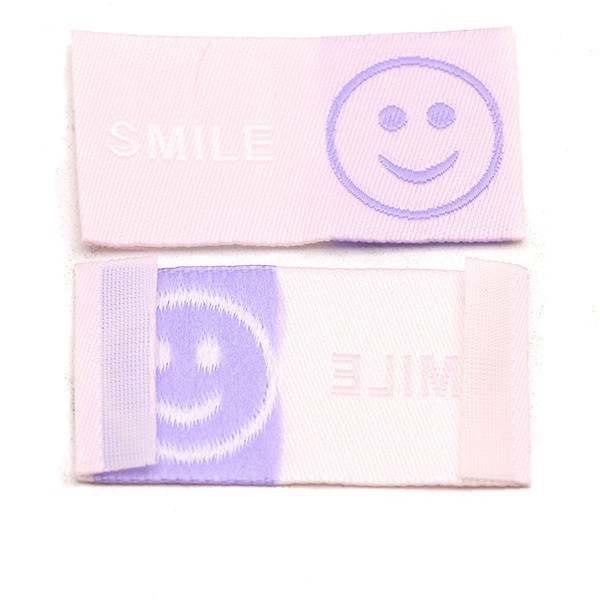 Smiley flieder mit weißer Aufschrift "smile" auf zartrosa