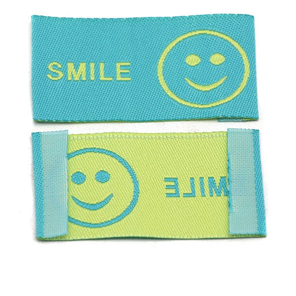 Smiley gelb mit gelber Aufschrift "smile" auf mint